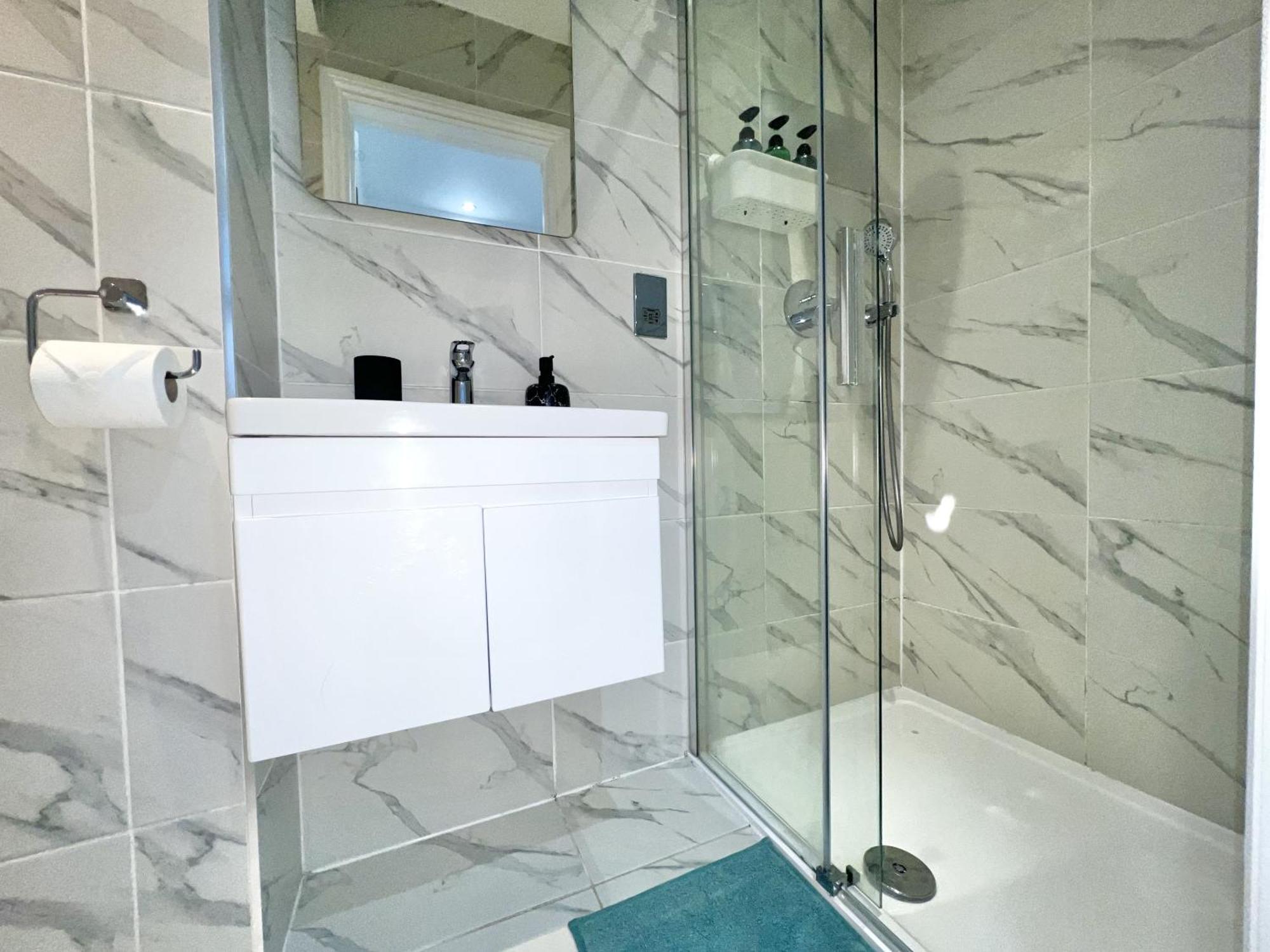 Charming 3-Bed Flat In Shepherds Bush - Sleeps 9 Londres Exterior foto