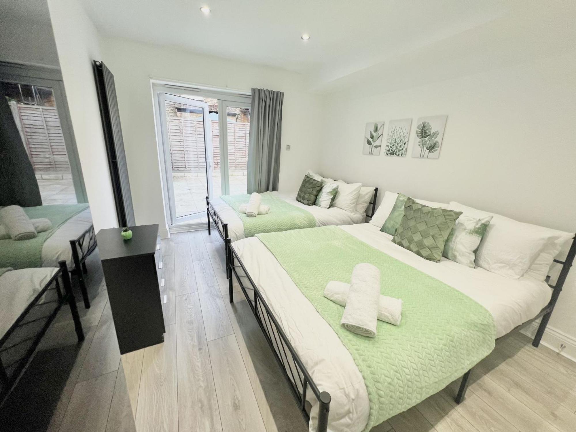 Charming 3-Bed Flat In Shepherds Bush - Sleeps 9 Londres Exterior foto