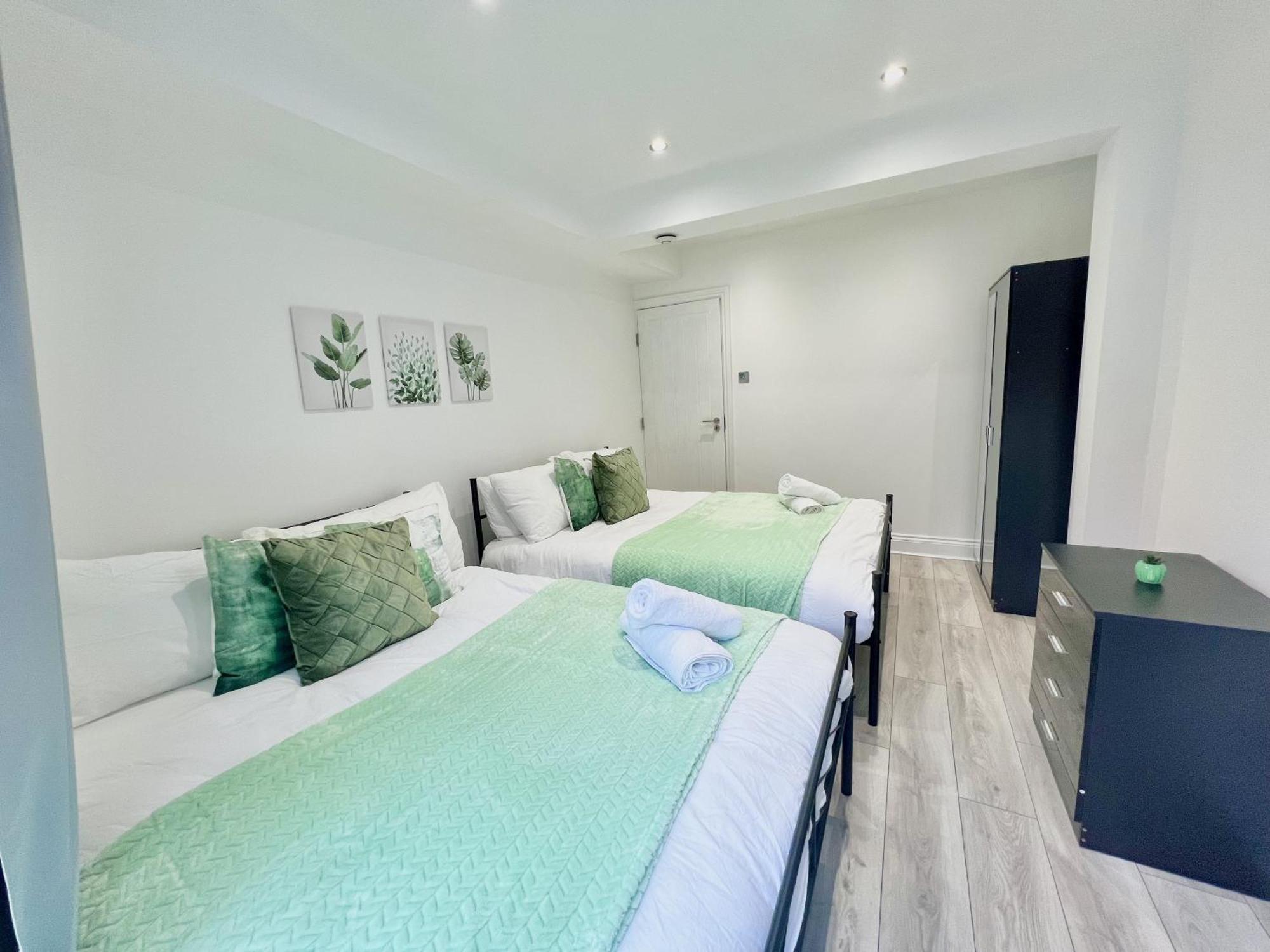 Charming 3-Bed Flat In Shepherds Bush - Sleeps 9 Londres Exterior foto